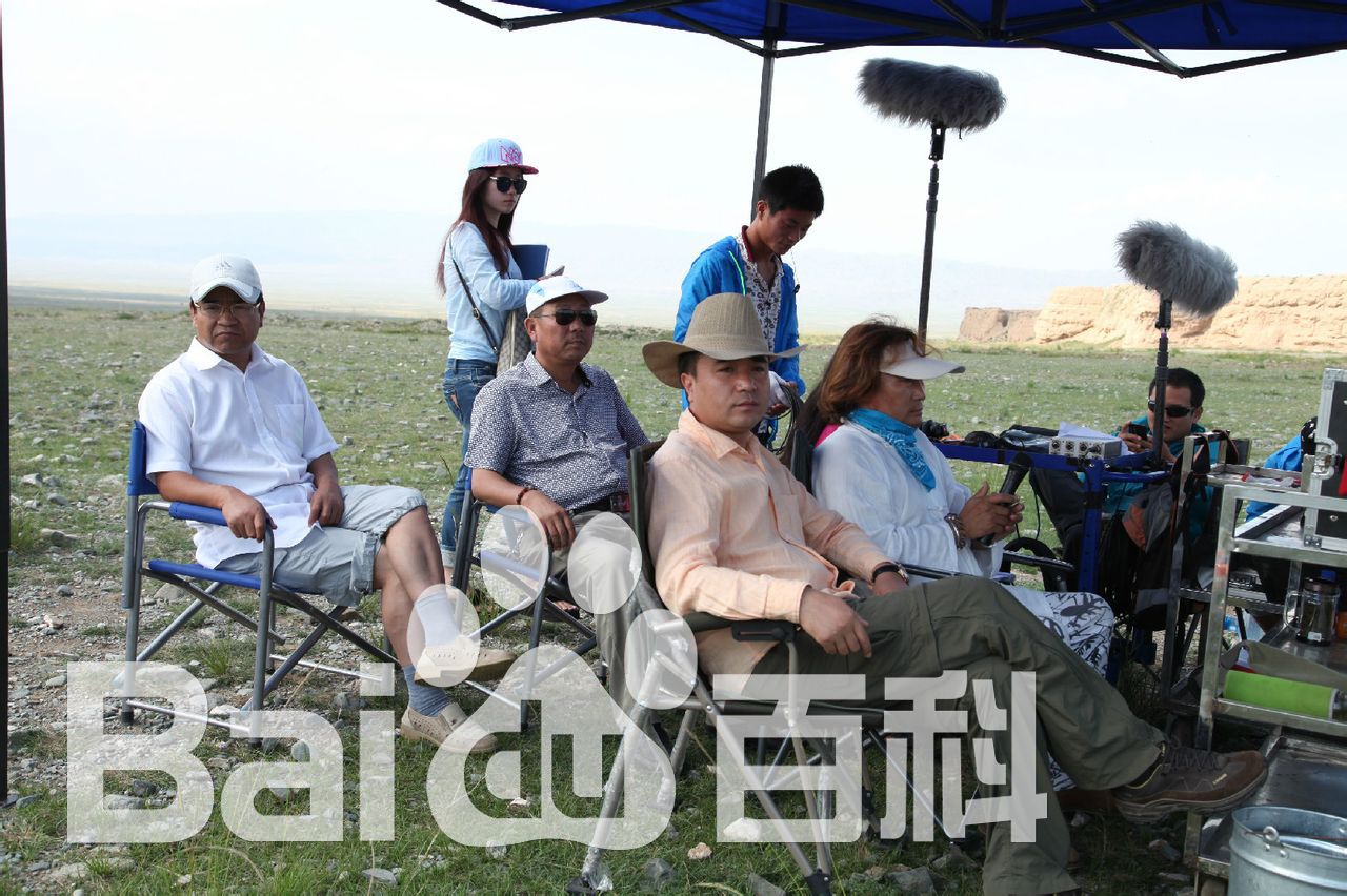 最优质陈强在导演《小西天狄道传奇》现场中的相册