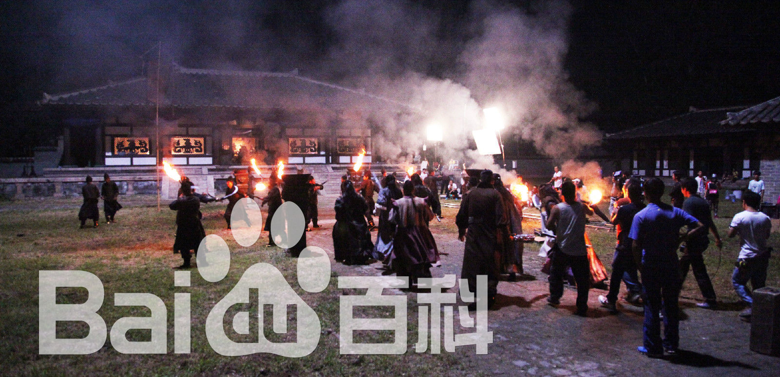 最优质陈强在导演《小西天狄道传奇》现场中的相册