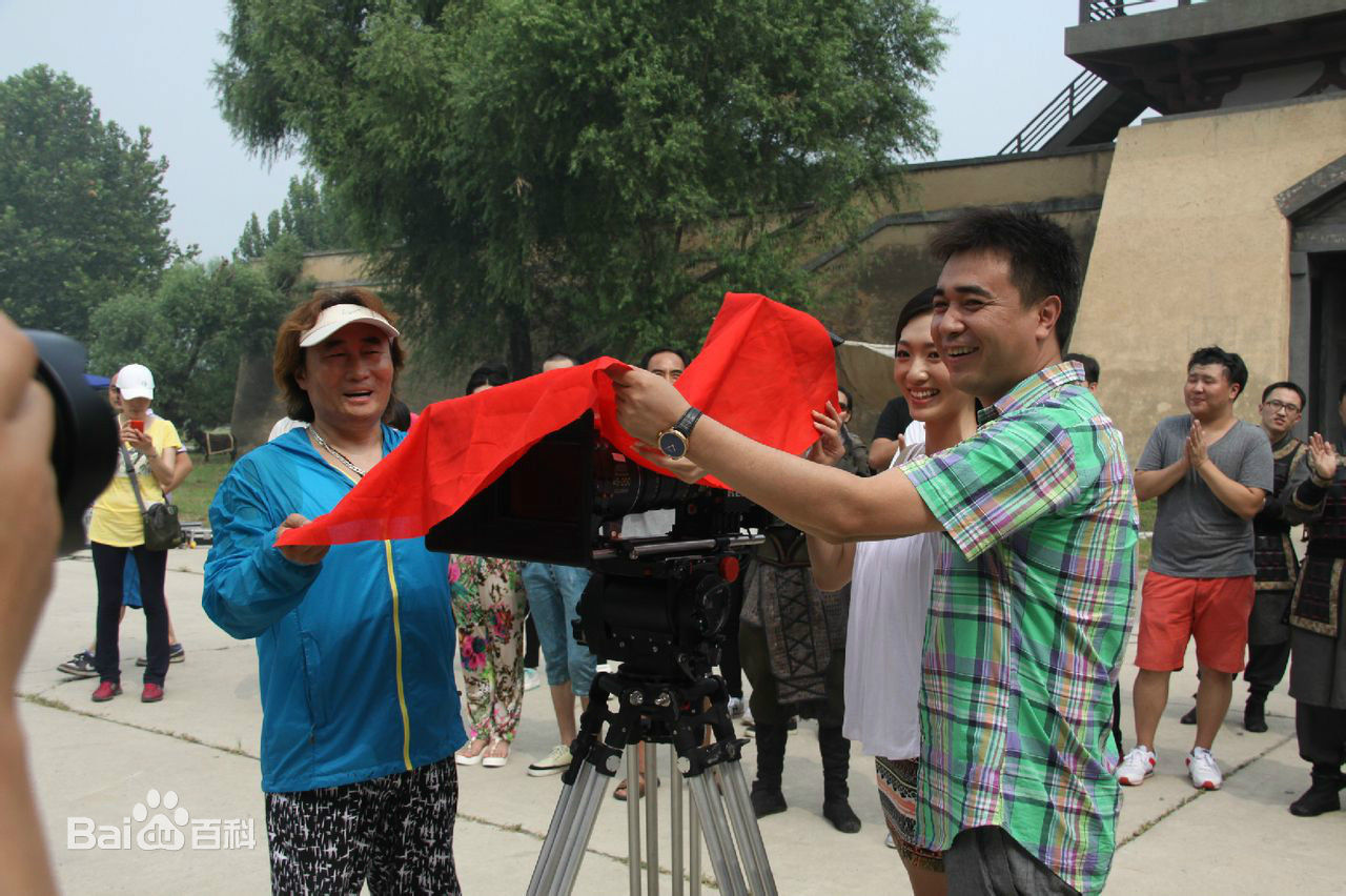 最优质陈强在导演《小西天狄道传奇》现场中的相册