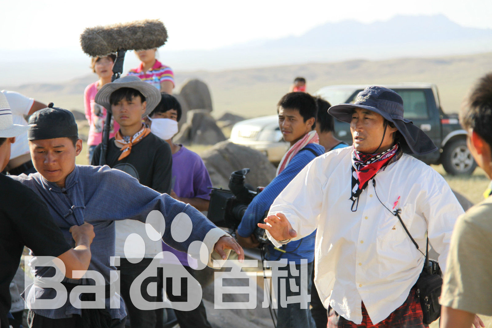 高清陈强在电视剧《我叫王土地》现场中的图集