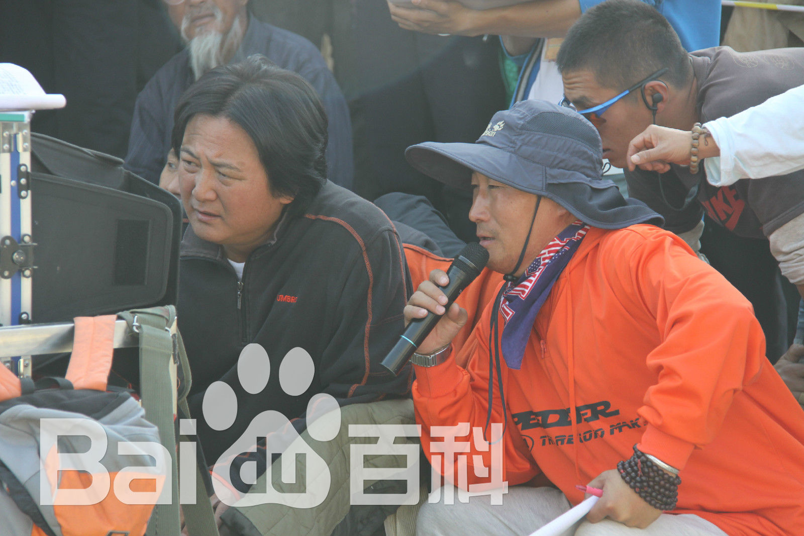 高清陈强在电视剧《我叫王土地》现场中的图集