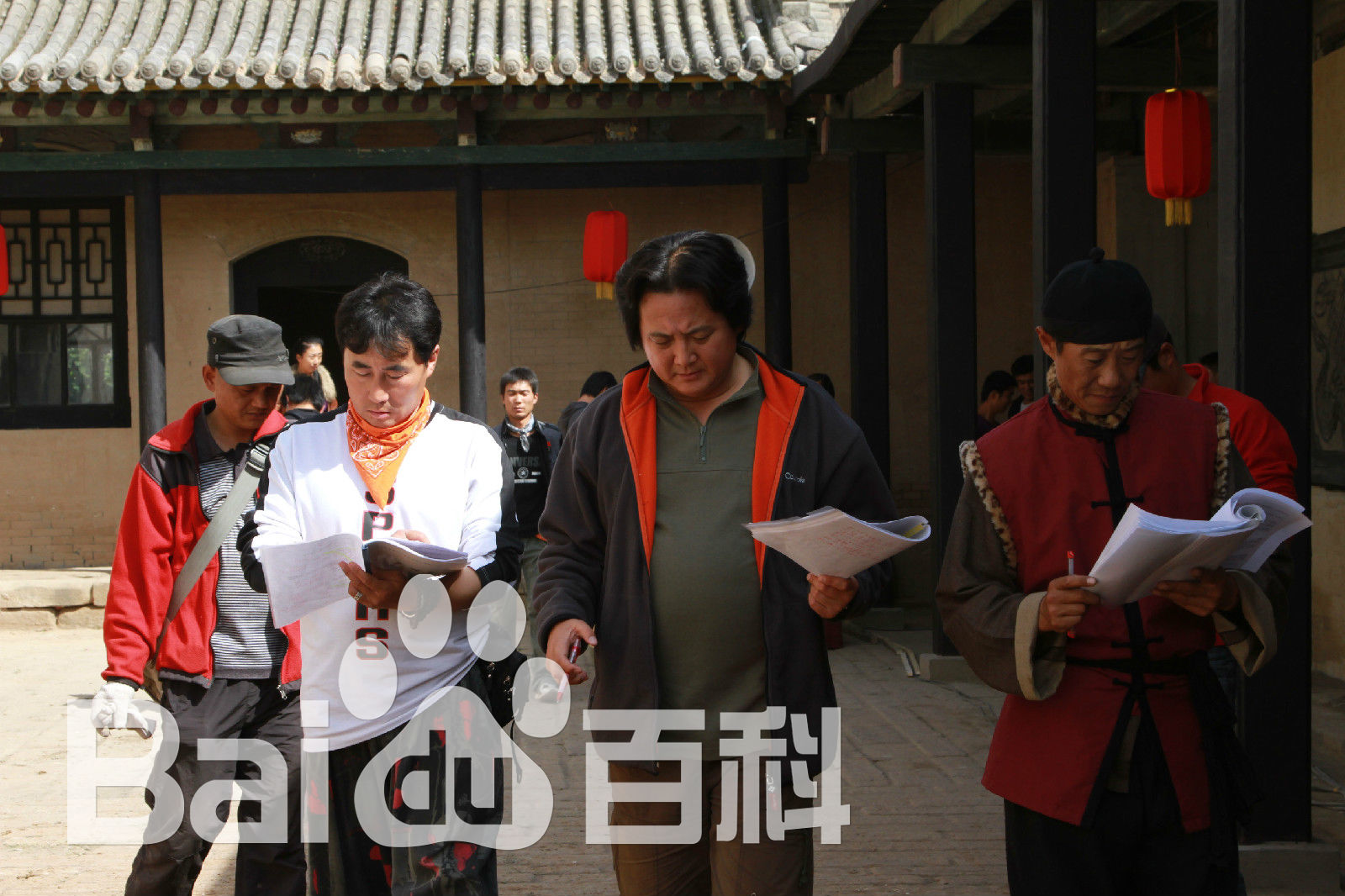 高清陈强在电视剧《我叫王土地》现场中的图集