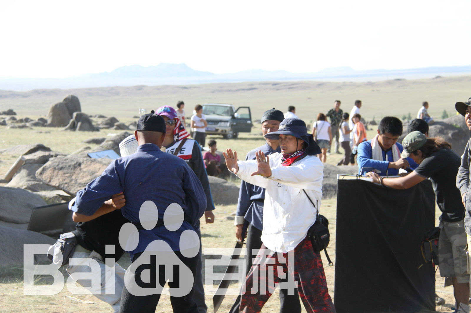 高清陈强在电视剧《我叫王土地》现场中的图集