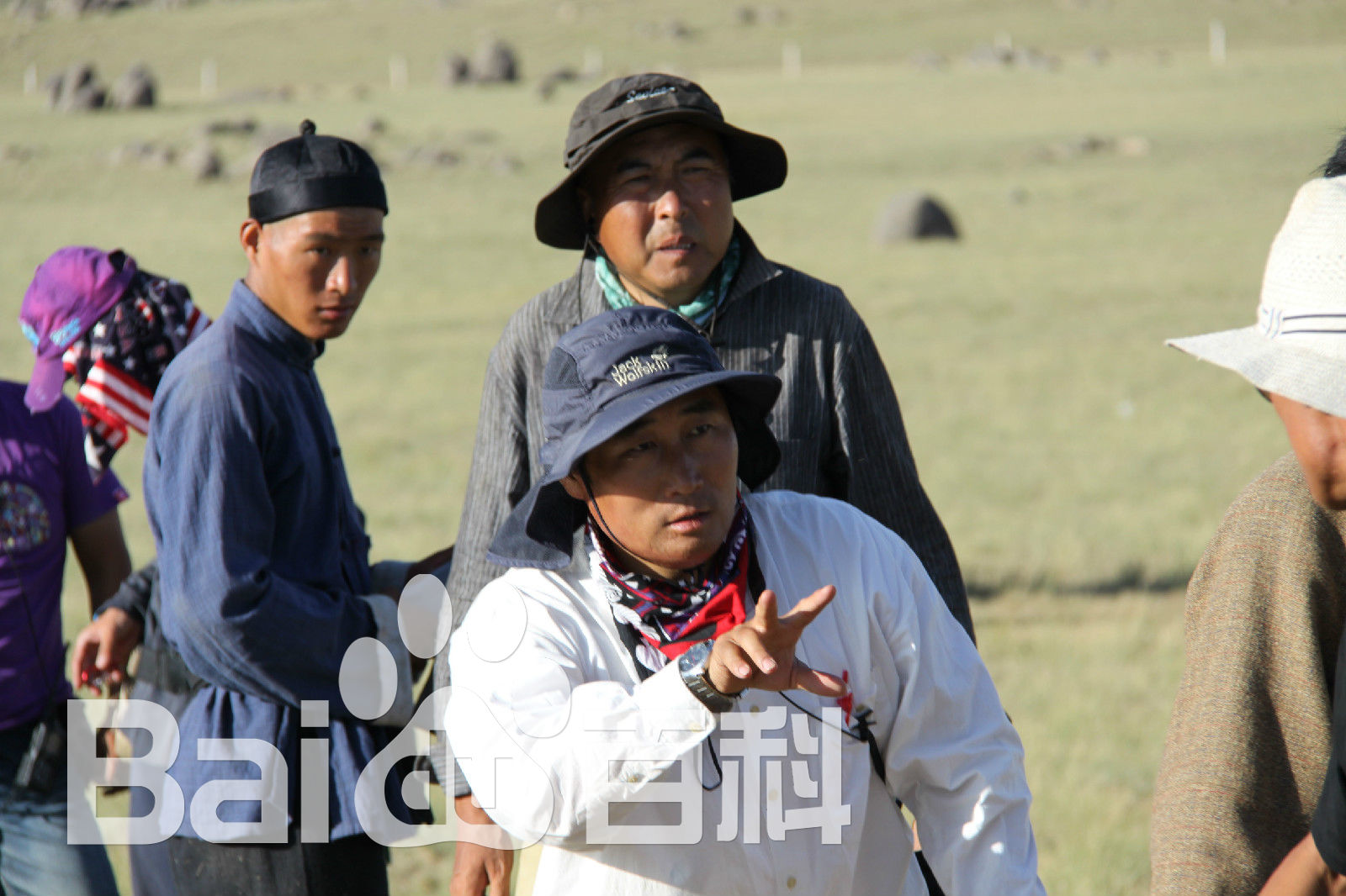 高清陈强在电视剧《我叫王土地》现场中的图集