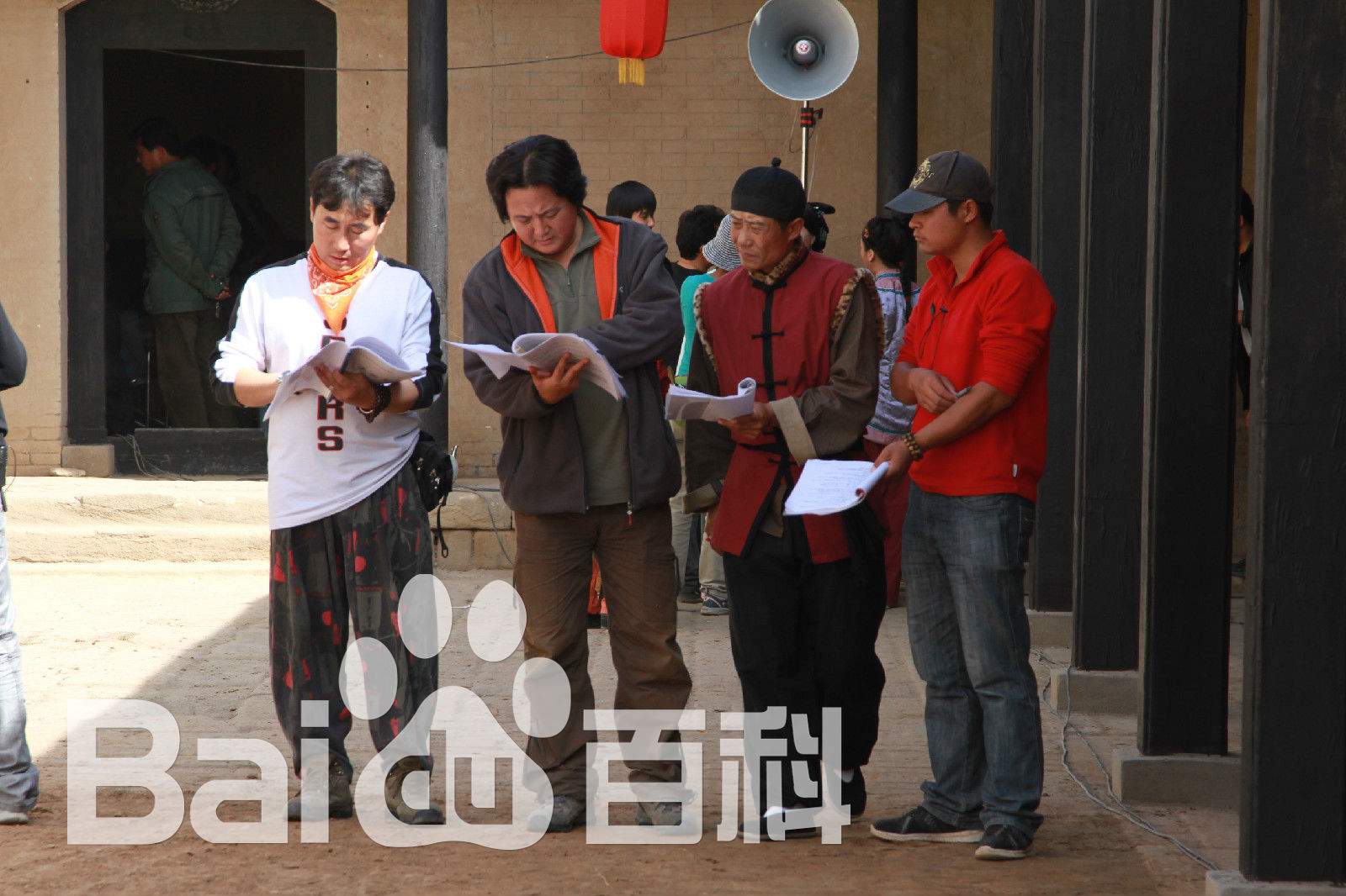 高清陈强在电视剧《我叫王土地》现场中的图集