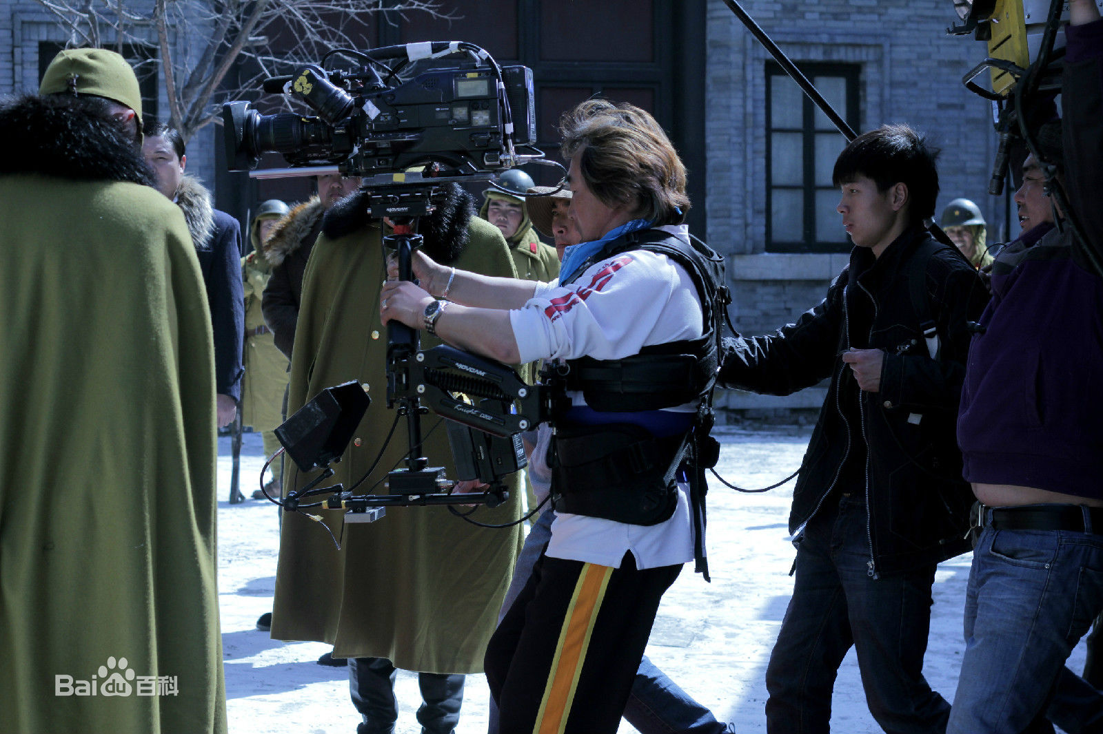 最新陈强在电视剧《绝地枪王》现场中的图集