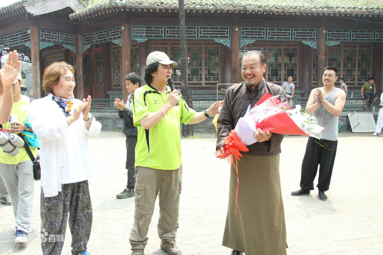 最新陈强在电视剧《绝地枪王》现场中的图集