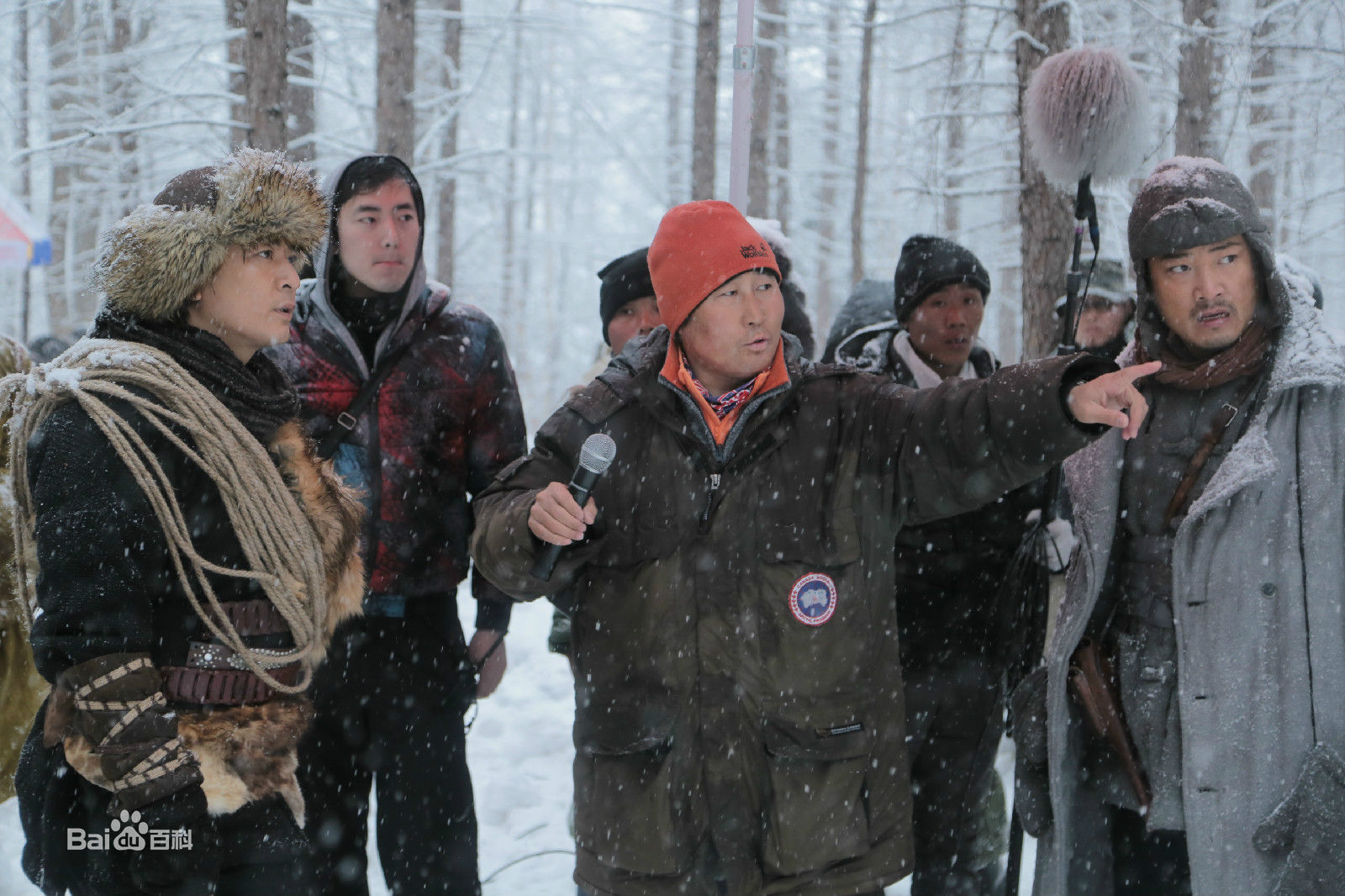 最新陈强在电视剧《绝地枪王》现场中的图集