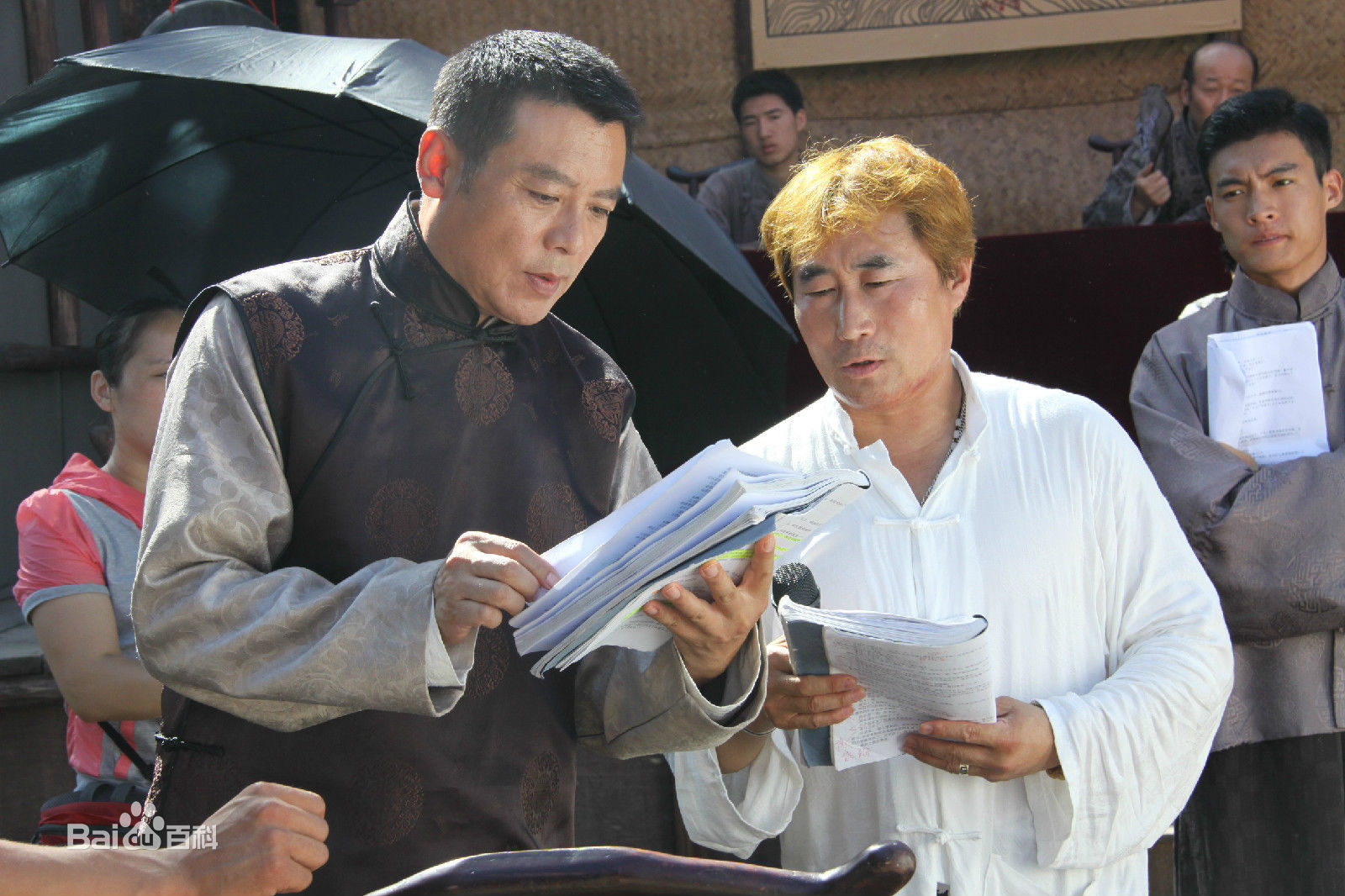 陈强在电视剧《长白川》现场中的