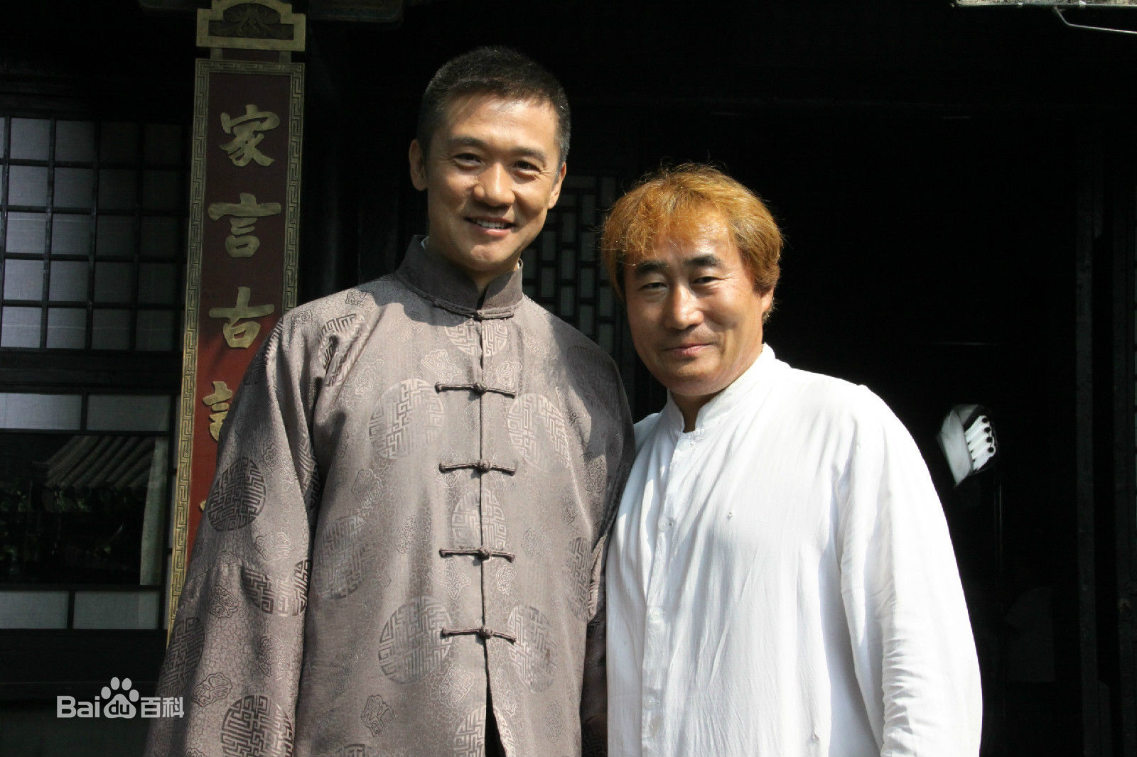 陈强在电视剧《长白川》现场中的