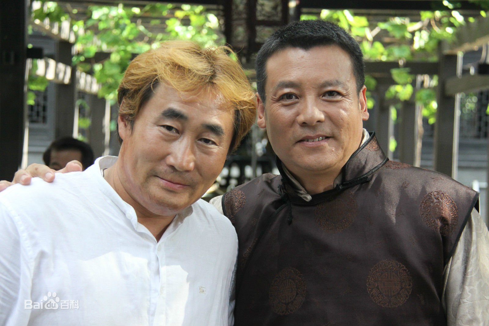 陈强在电视剧《长白川》现场中的