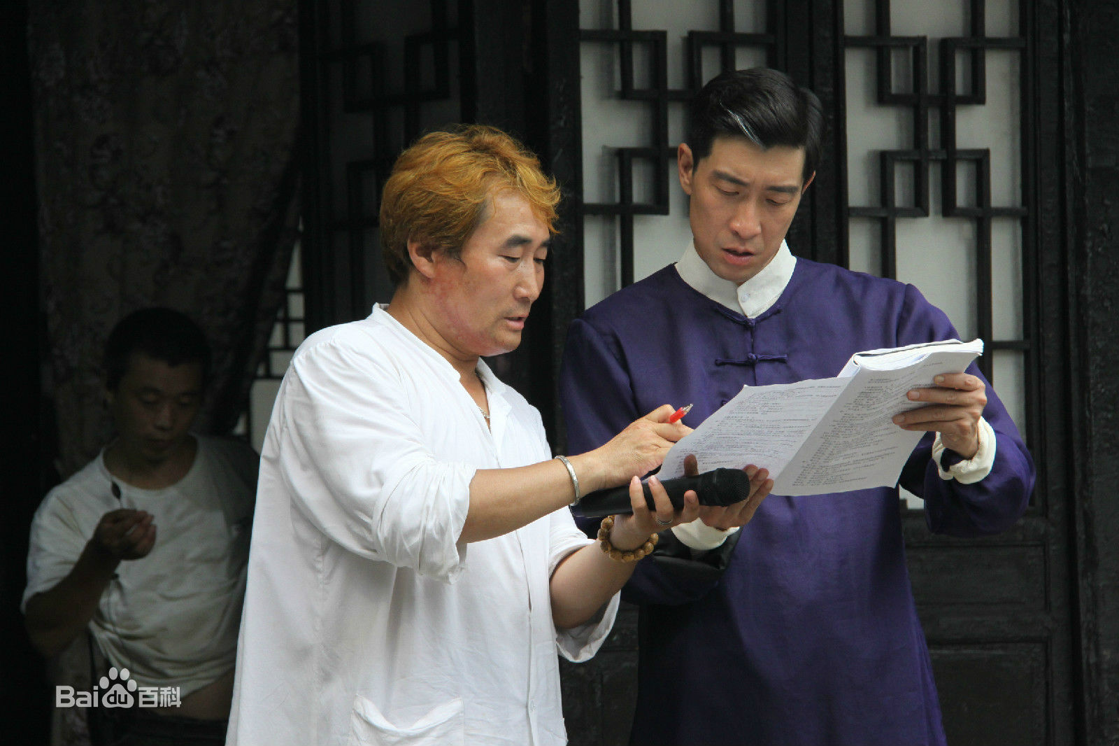 陈强在电视剧《长白川》现场中的