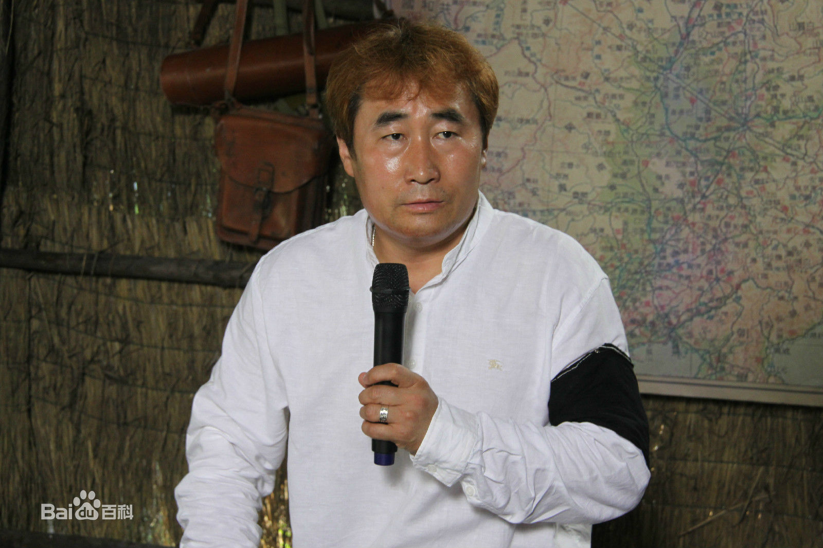 陈强在电视剧《长白川》现场中的