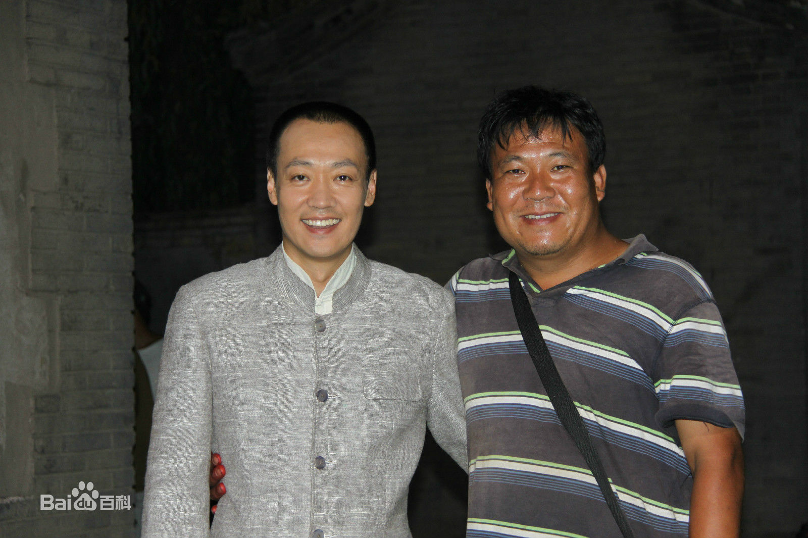 陈强在电视剧《长白川》现场中的