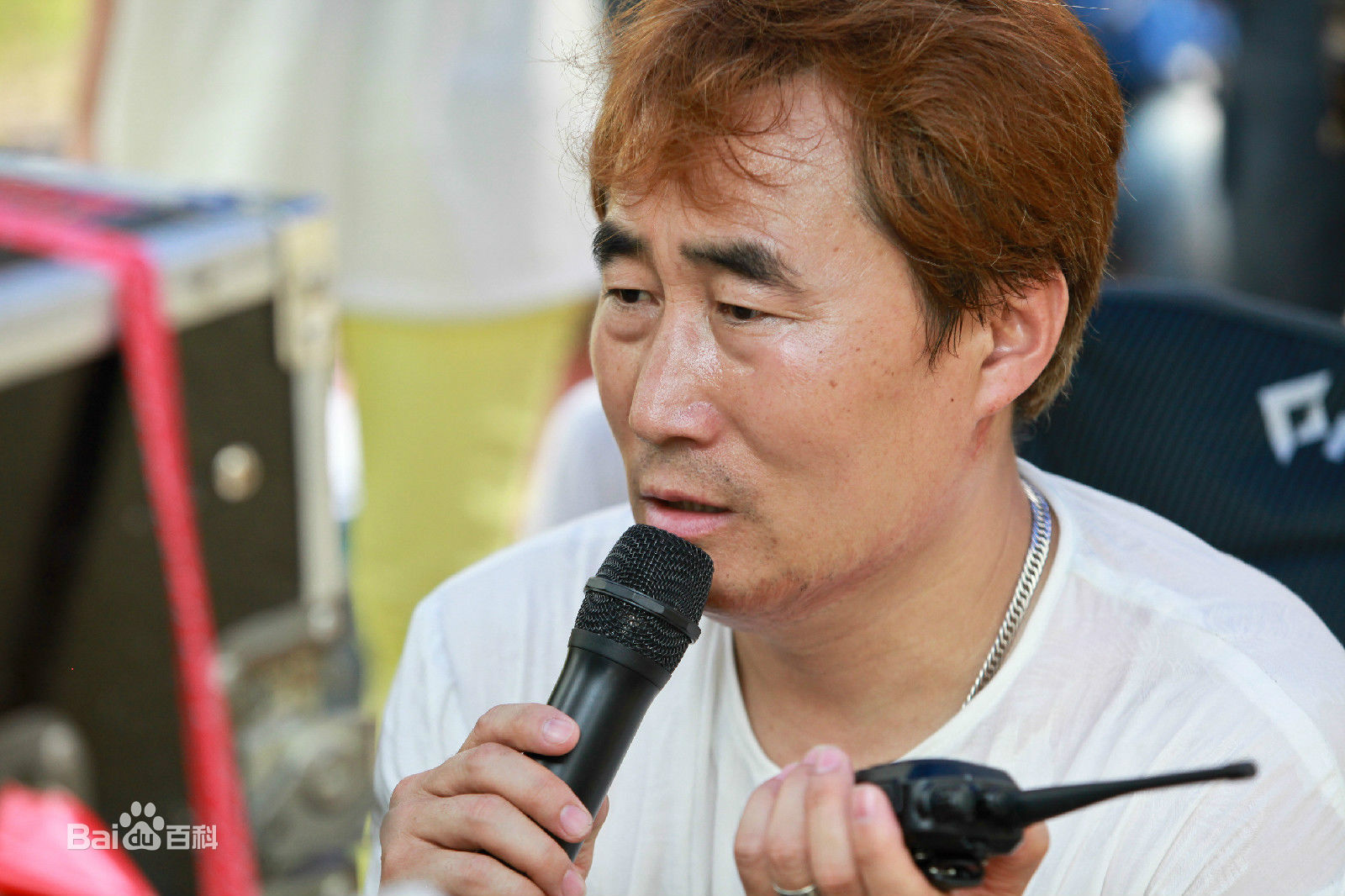 陈强在电视剧《长白川》现场中的