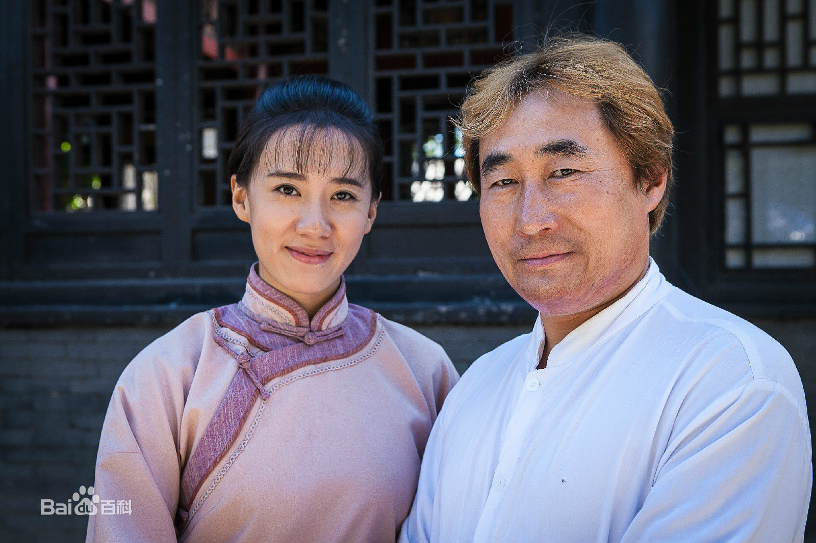 陈强在电视剧《长白川》现场中的