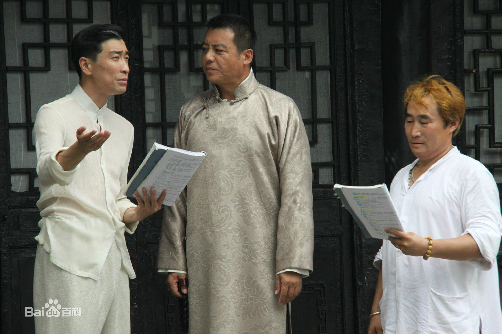 陈强在电视剧《长白川》现场中的