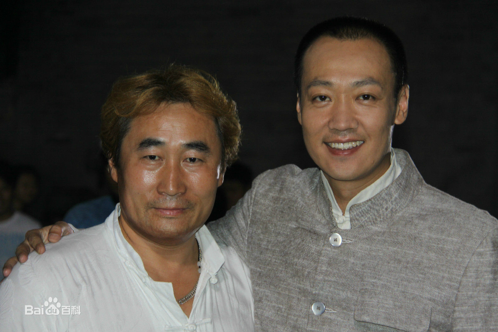 陈强在电视剧《长白川》现场中的