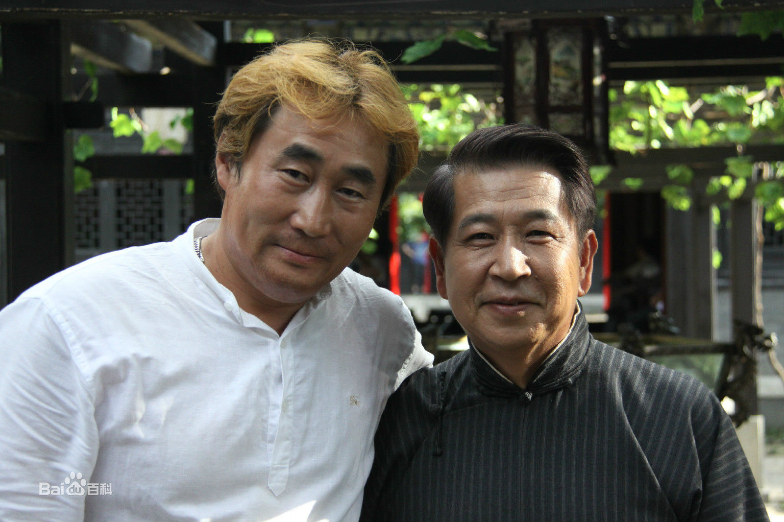 陈强在电视剧《长白川》现场中的