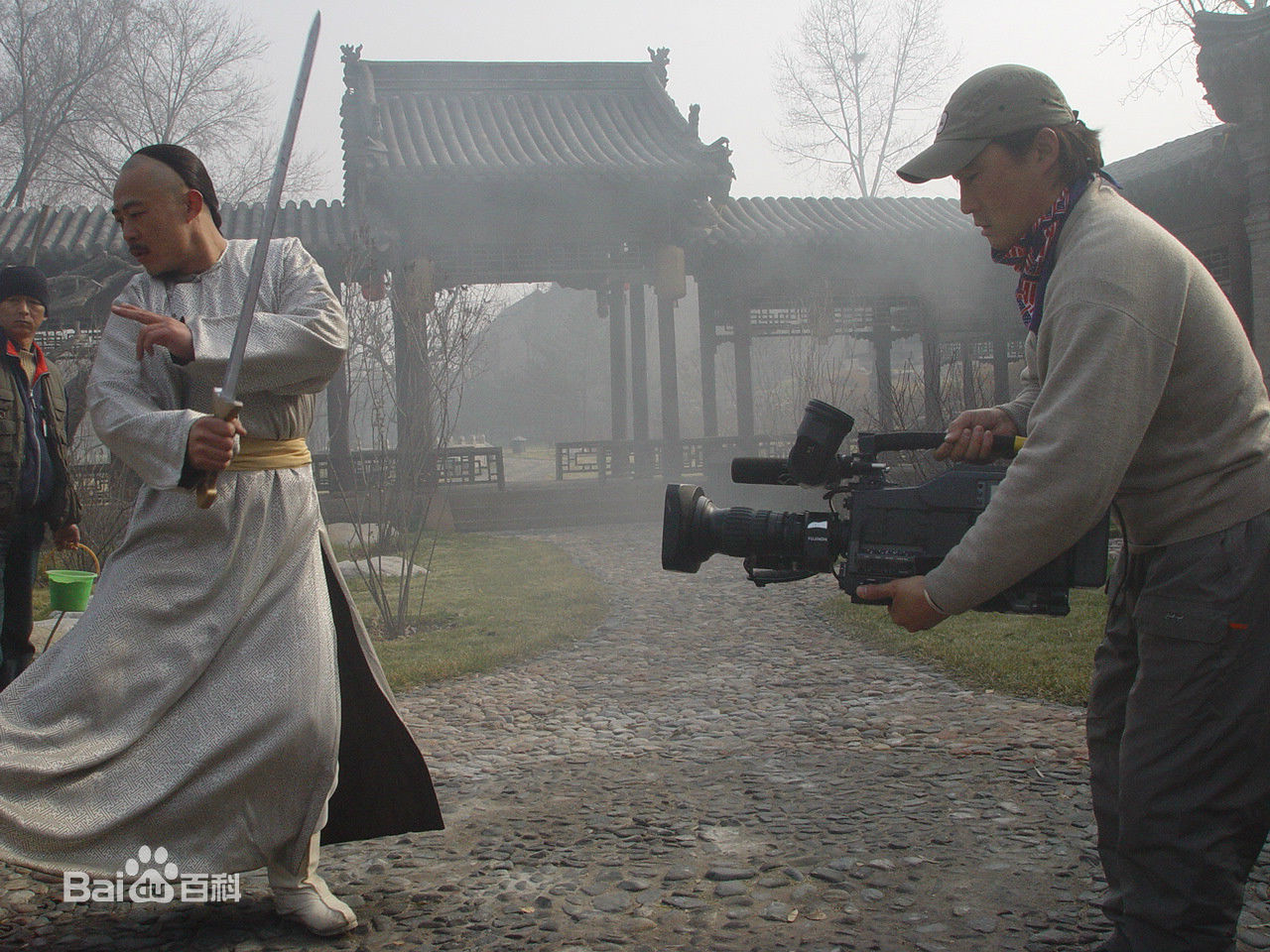 精选陈强在电视剧《白银谷》现场中的图册