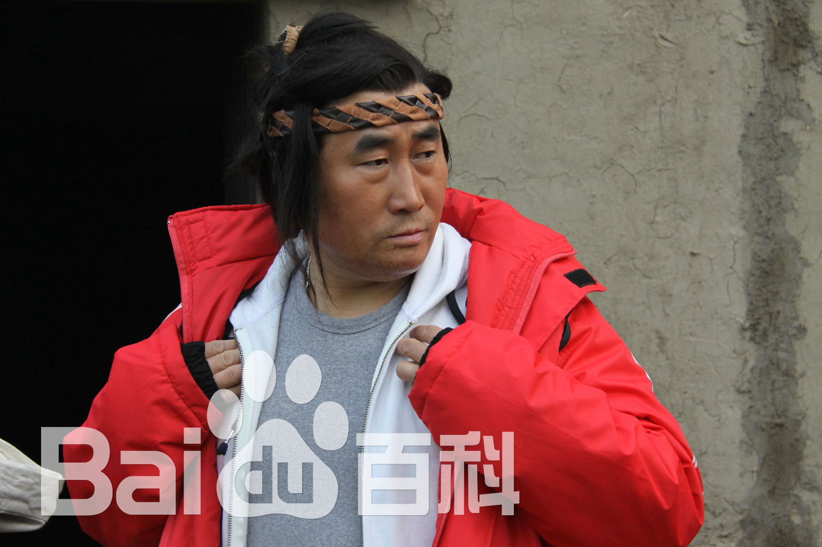 陈强在电视剧《月明三更》现场中的