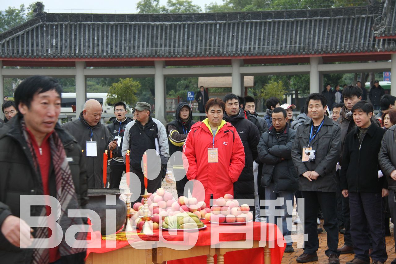 陈强在电视剧《月明三更》现场中的