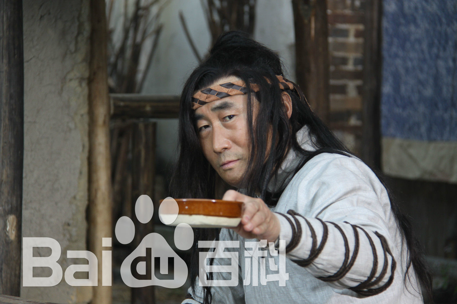 陈强在电视剧《月明三更》现场中的