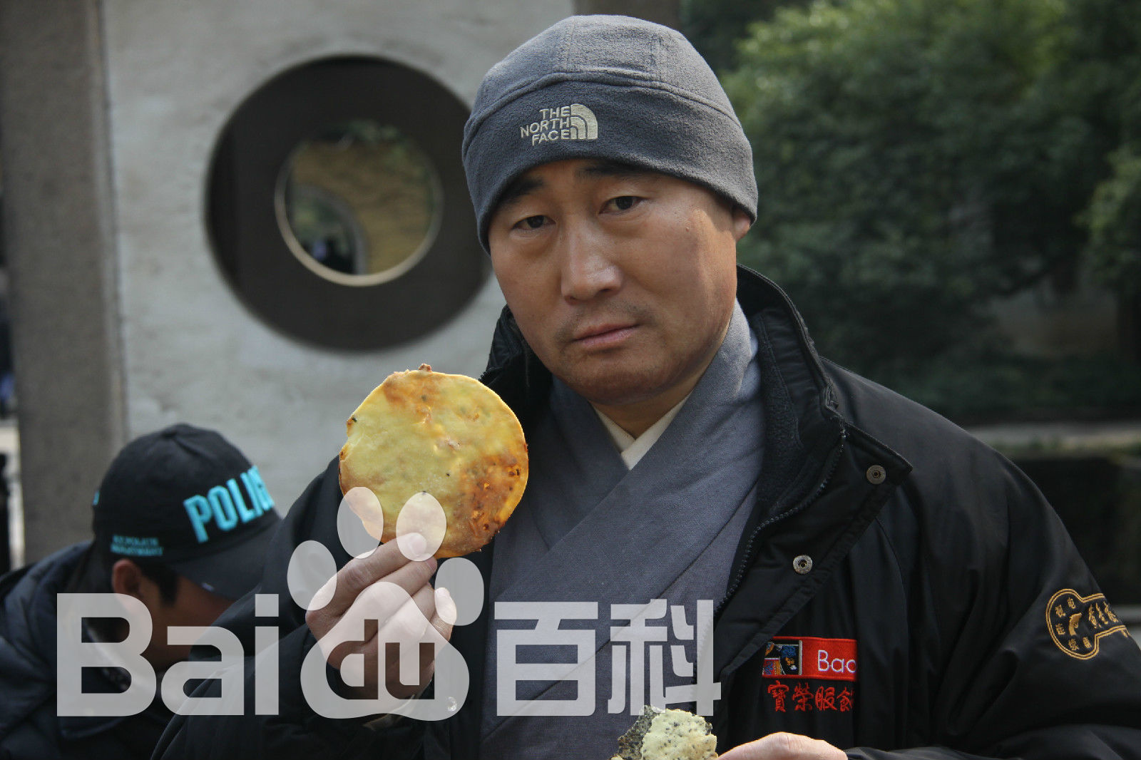 陈强在电视剧《月明三更》现场中的