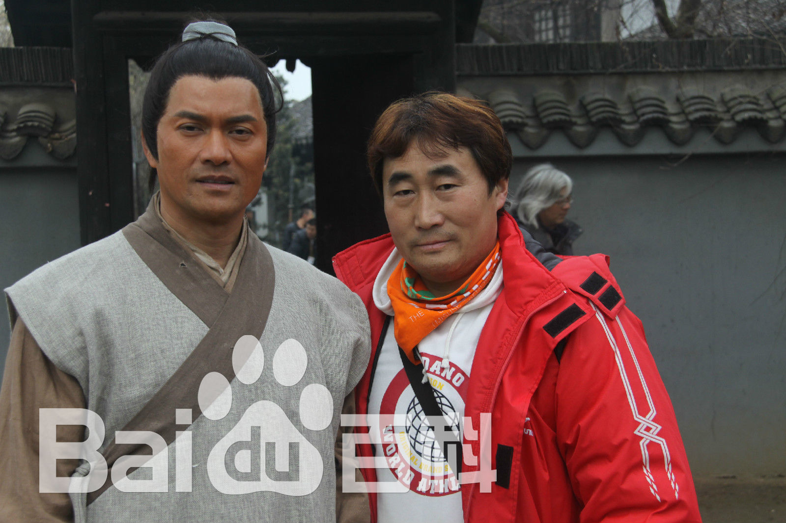 陈强在电视剧《月明三更》现场中的