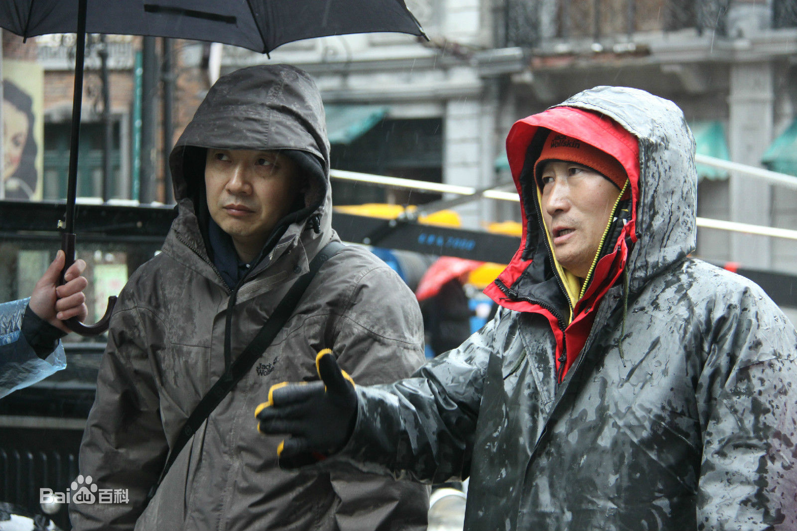 最新陈强在电影《王牌》现场中的壁纸