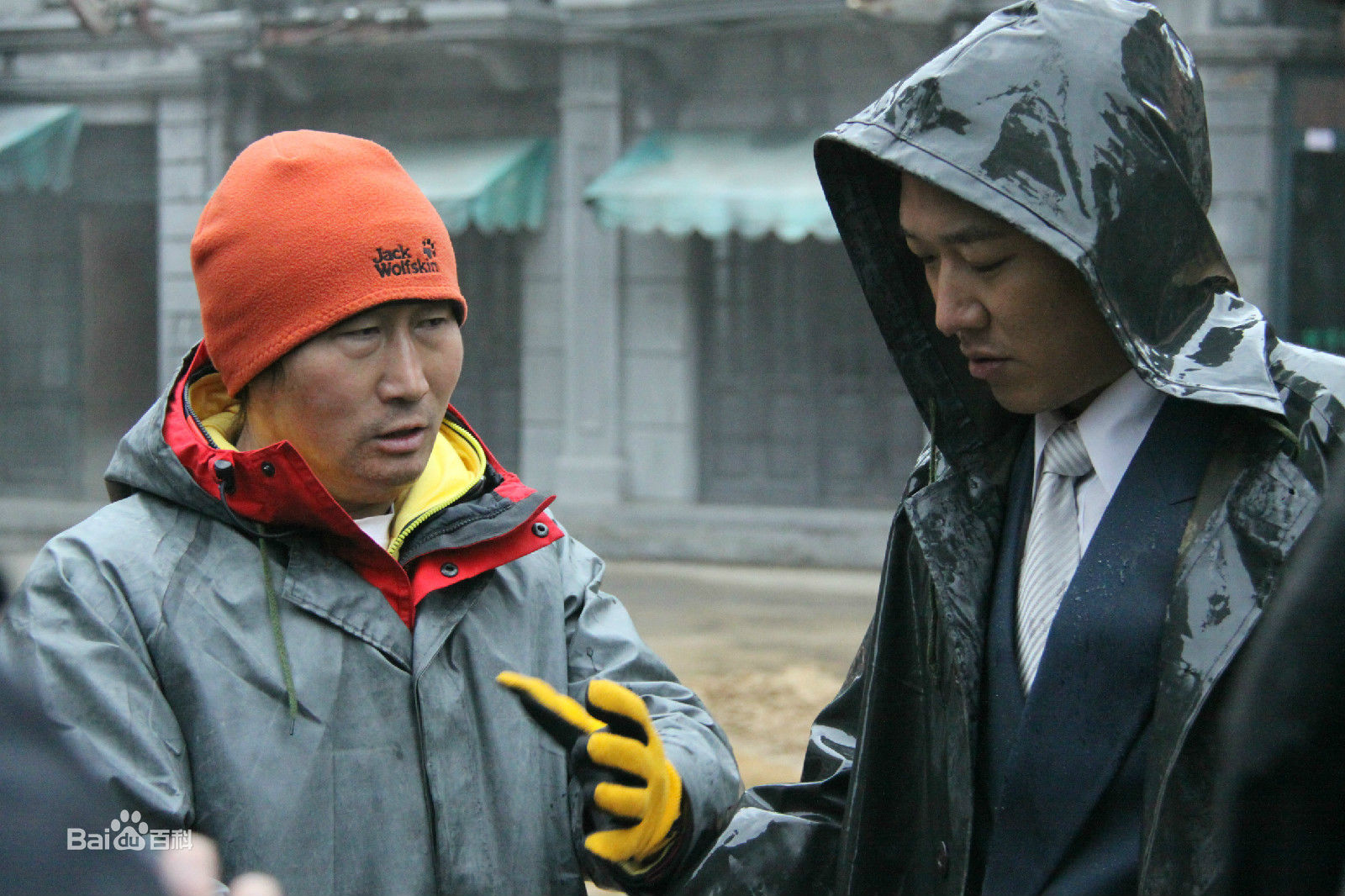 最新陈强在电影《王牌》现场中的壁纸