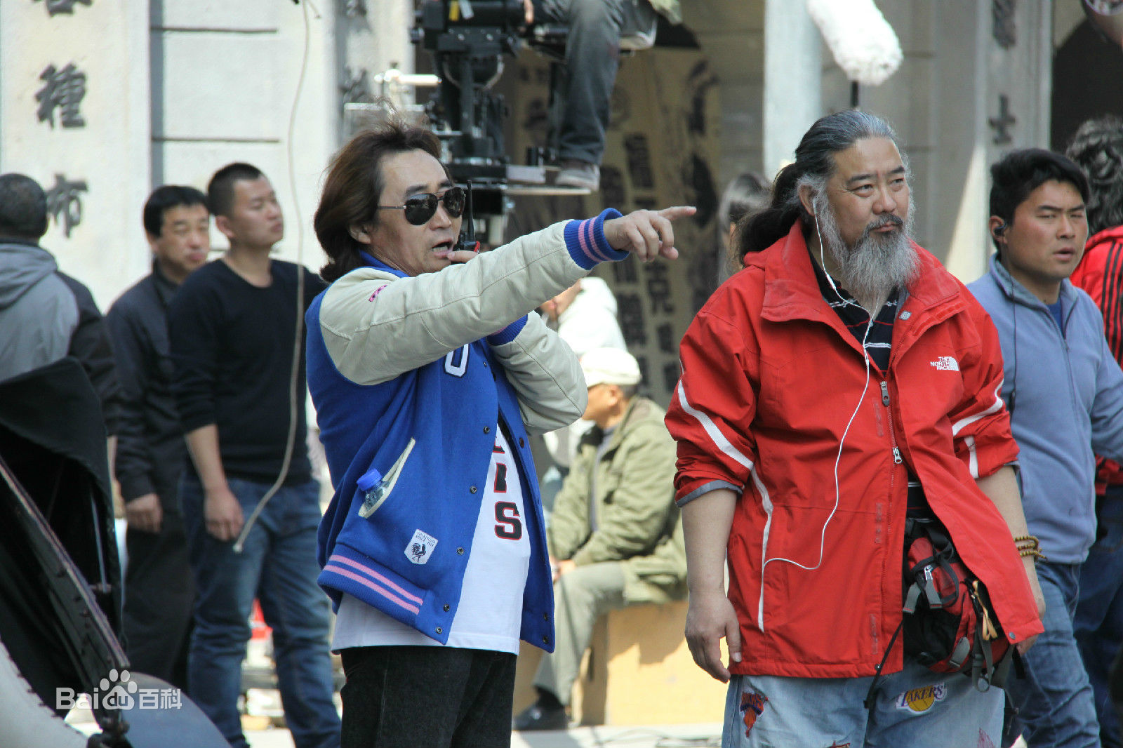 最新陈强在电影《王牌》现场中的壁纸