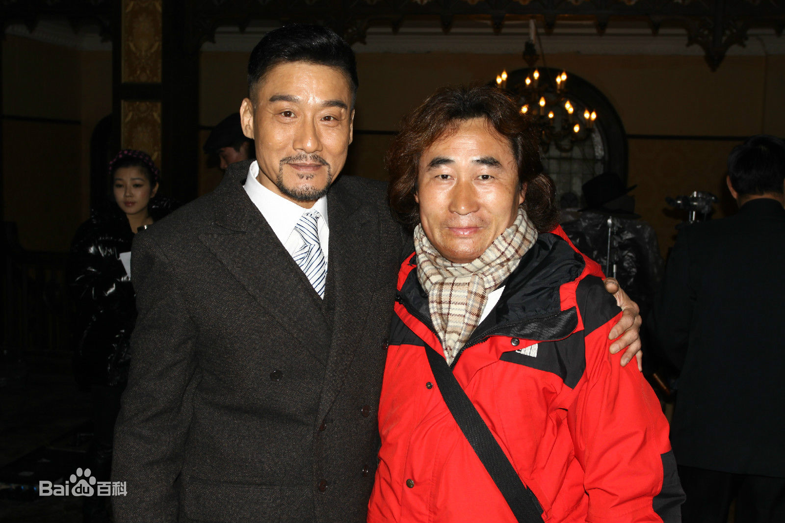 最新陈强在电影《王牌》现场中的壁纸