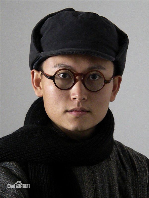 韦颢造型照前后照片