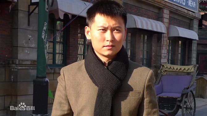 韦颢造型照前后照片