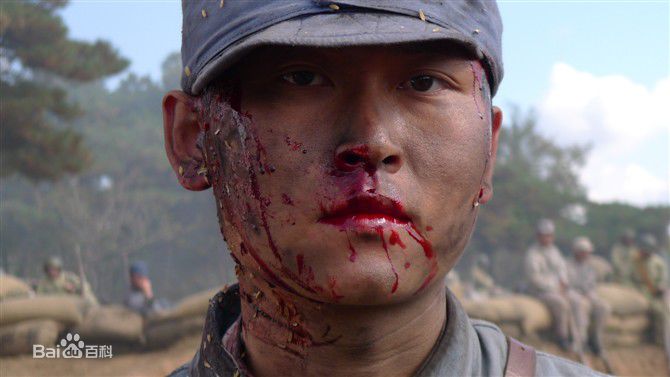 韦颢造型照前后照片