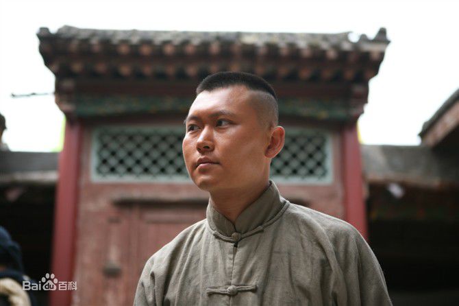 韦颢造型照前后照片