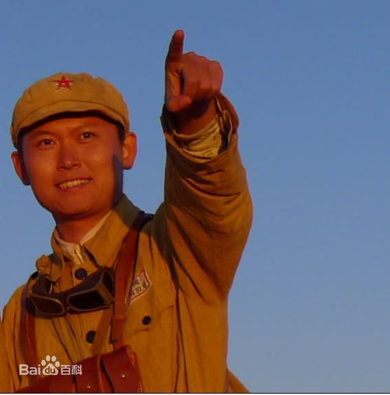 韦颢造型照前后照片