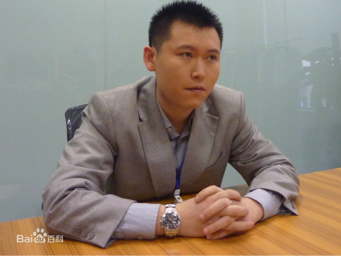 韦颢造型照前后照片