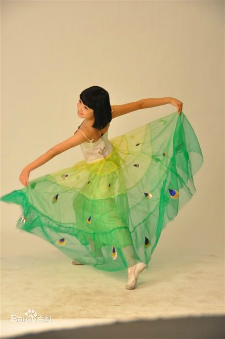 最新钟雯冠壁纸