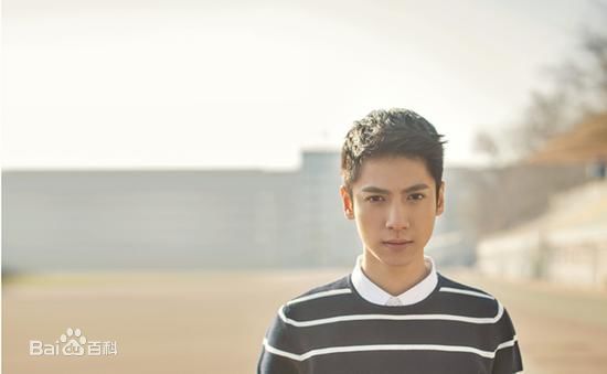 罗云熙(Leo)在单曲《夏未央》中的