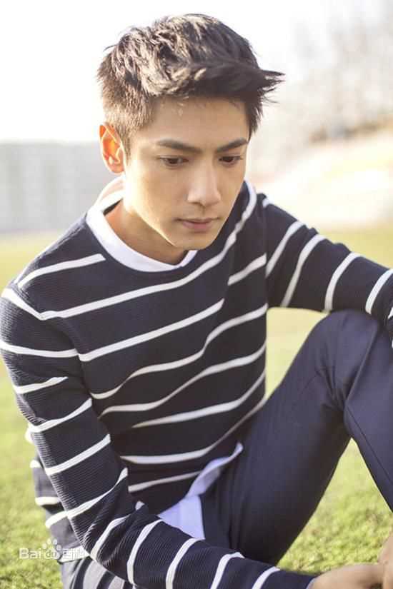 罗云熙(Leo)在单曲《夏未央》中的