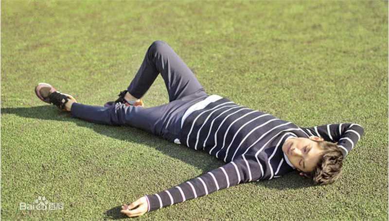 罗云熙(Leo)在单曲《夏未央》中的