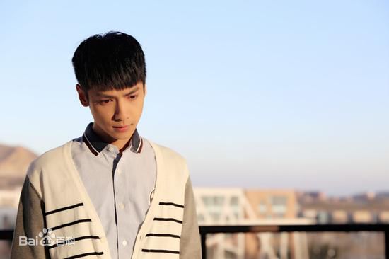罗云熙(Leo)在单曲《夏未央》中的