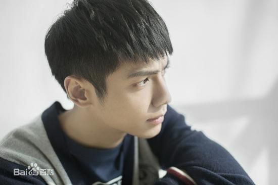 罗云熙(Leo)在单曲《夏未央》中的