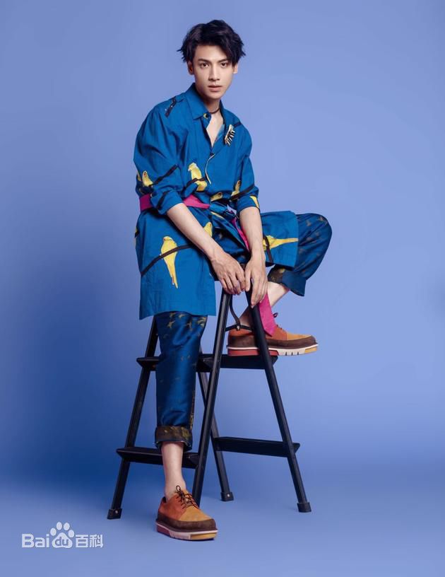 高清罗云熙(Leo)在单曲《屏里狐》中的图集