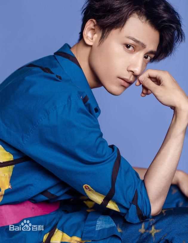 高清罗云熙(Leo)在单曲《屏里狐》中的图集