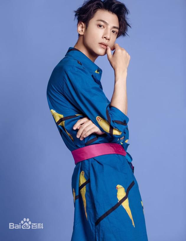 高清罗云熙(Leo)在单曲《屏里狐》中的图集