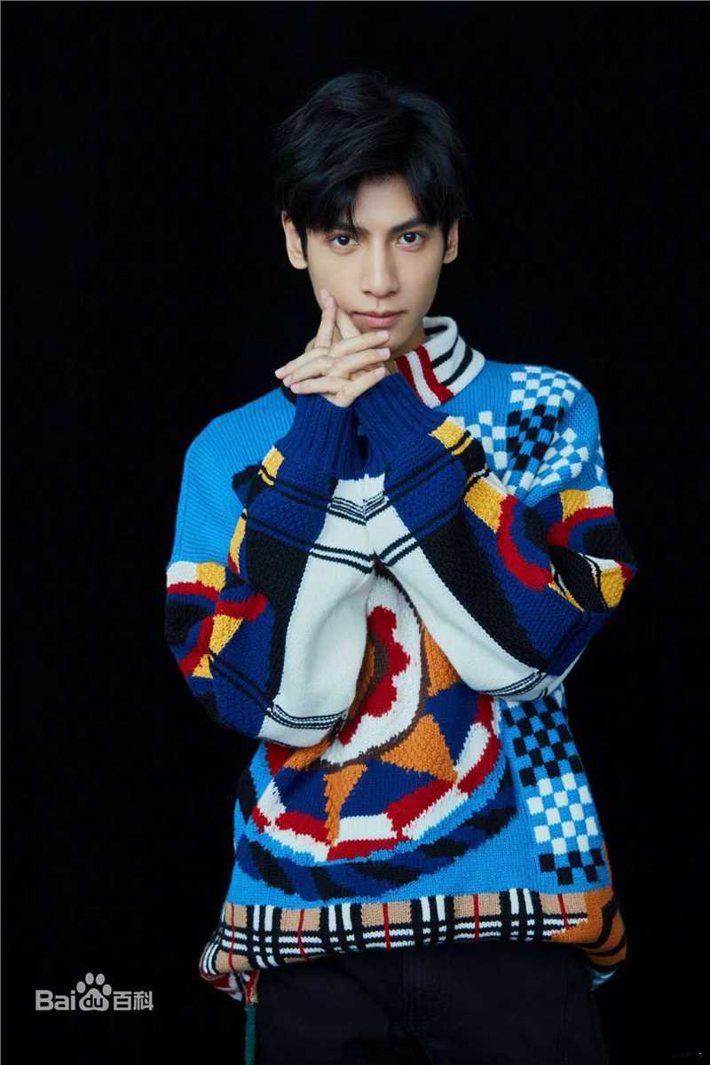 罗云熙(Leo)黑色背景照前后照片