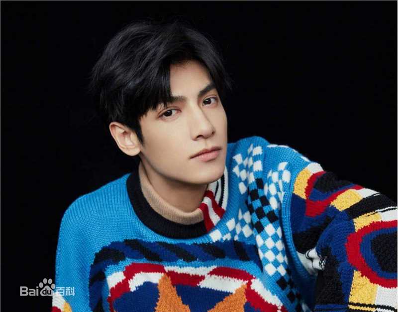 罗云熙(Leo)黑色背景照前后照片